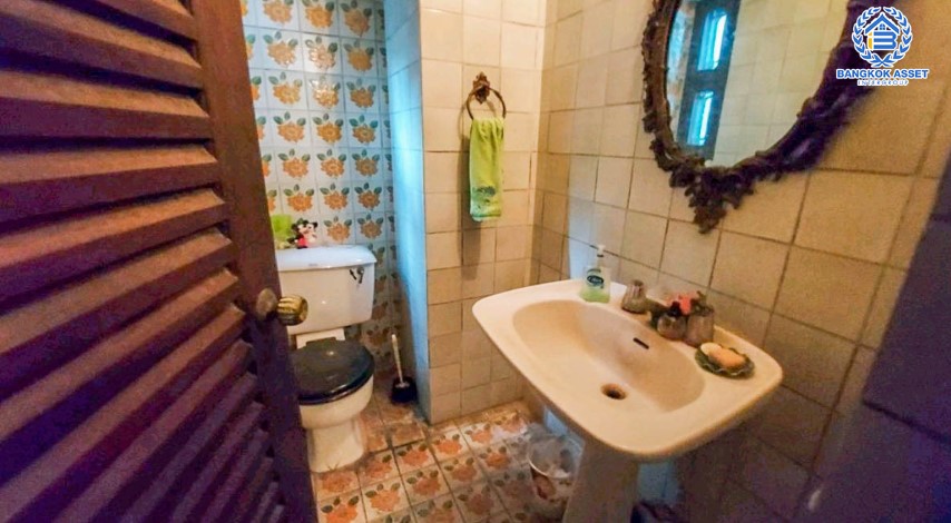 *****บ้านเดี่ยวมือสอง ใจกลางกรุงเทพฯ ซอยจรัญสนิทวงศ์71 จรัญสนิทวงศ์ เนื้อที่กว้างขวางมากถึง 211 ตร.ว. ฟังก์ชัน 6 ห้องนอน 6 ห้องน้ำ ที่จอดรถ 7 คัน บ้านสวยหลังใหญ่  สไตล์โดดเด่นเหนือกาลเวลา ภายในตกแต่งเป็นเอกลักษณ์ด้วยหินอ่อนจากอิตาลี บนทำเลแห่งการเดินทาง ใกล้รถไฟฟ้าสายสีน้ำเงิน "สถานีบางพลัด" และทางด่วน "ศรีรัช" จองด่วน!